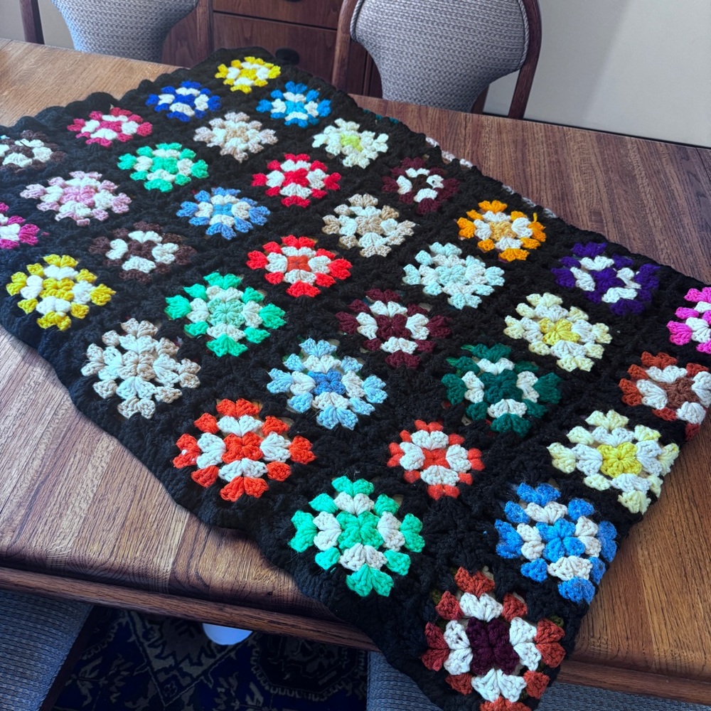 HANDMADE Crochet Black GRANNY SQUARE AFGHAN Cottage Core 85x58 VTG